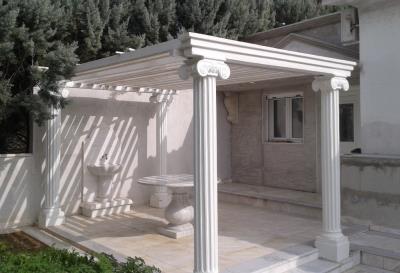 Πέργολα με ιονικούς κίονες