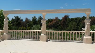 Καρυάτιδες με επιστύλιο