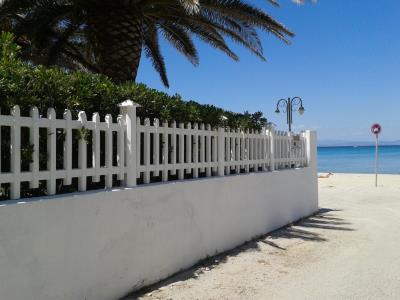 Περίφραξη  παραθαλάσσιας  κατοικίαςT6 079